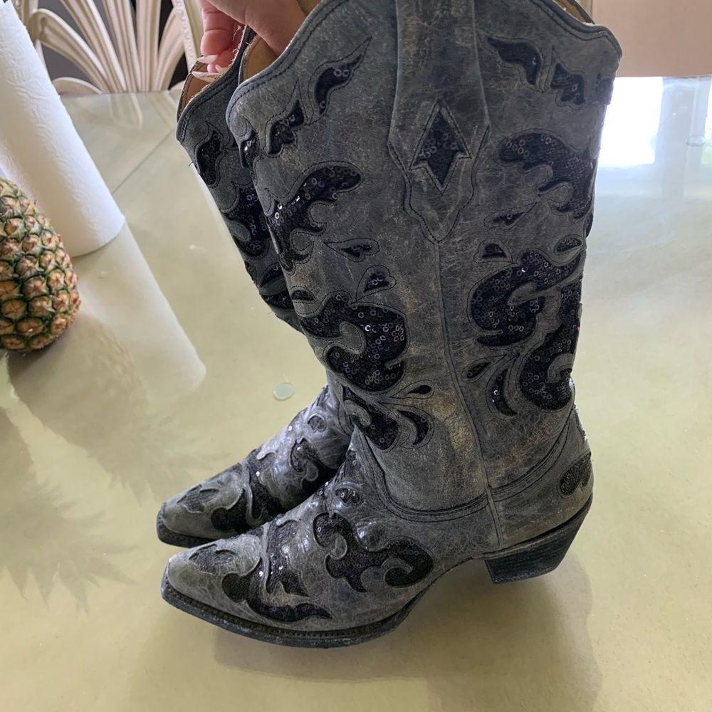 Women’s corral boots, great condition!